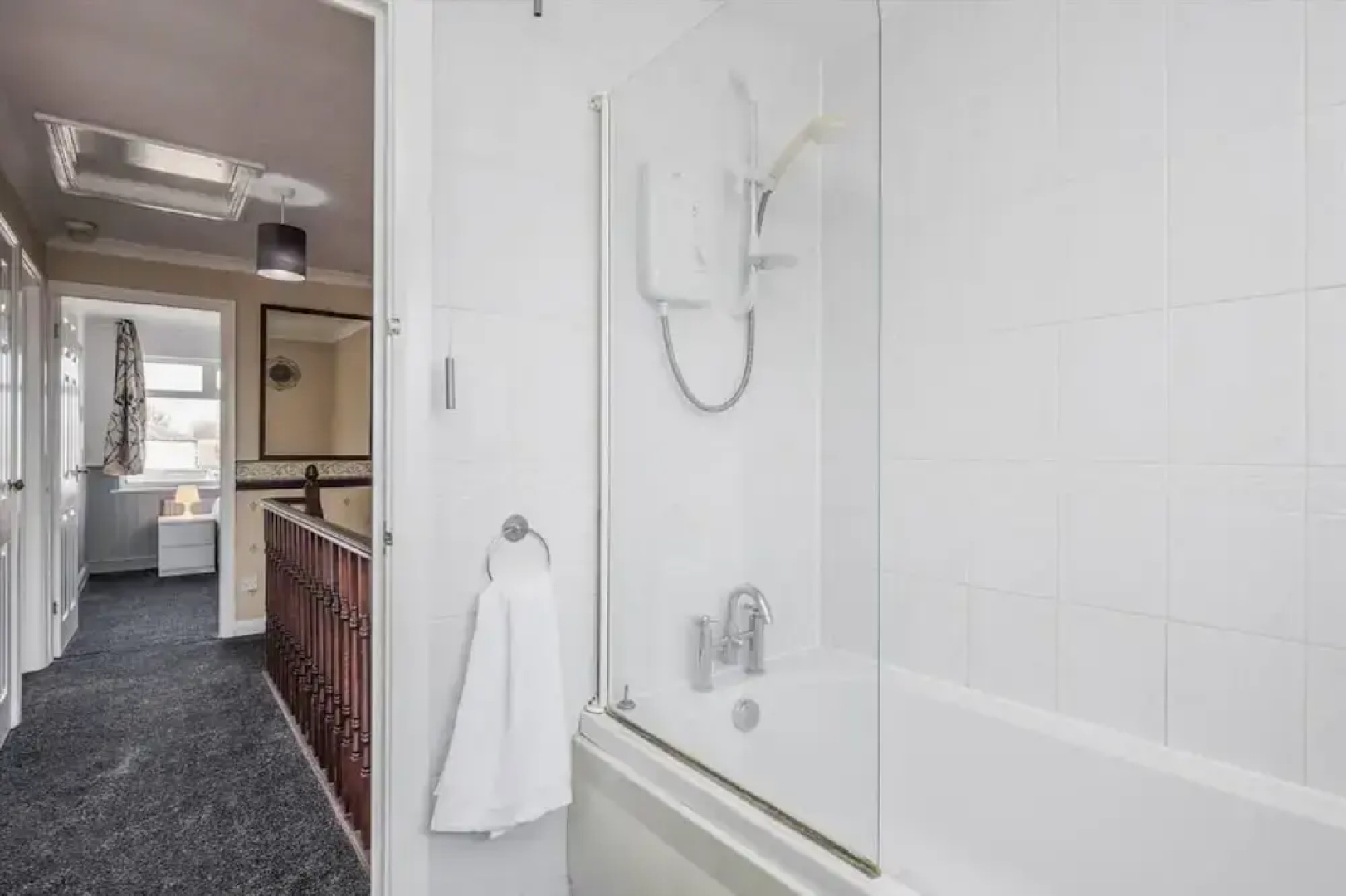 Cosy 3 Bedroom Home With Wifi, Parking & Garden