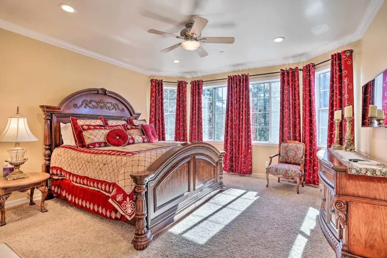 Huge Lake Arrowhead Home w/ 3 Decks & Grill!