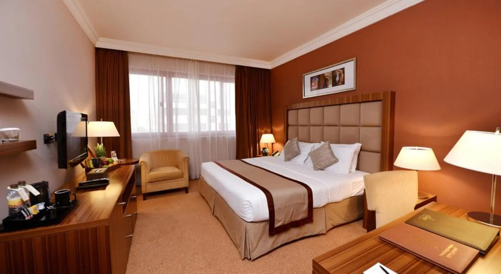 Отель City Seasons Al Hamra Hotel