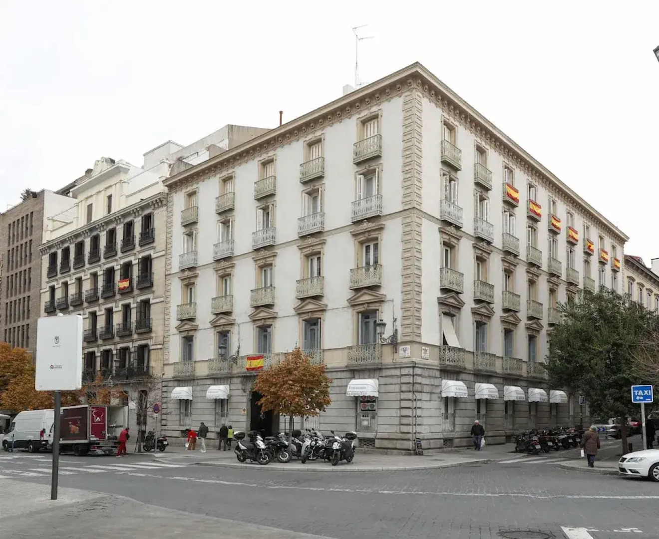 Escala Ópera - Adults Only