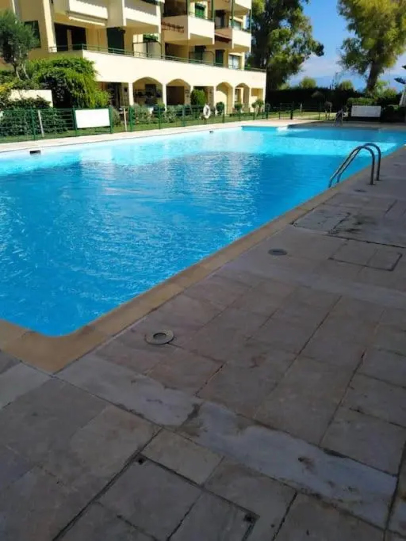 Luxury Apartment with Pool View