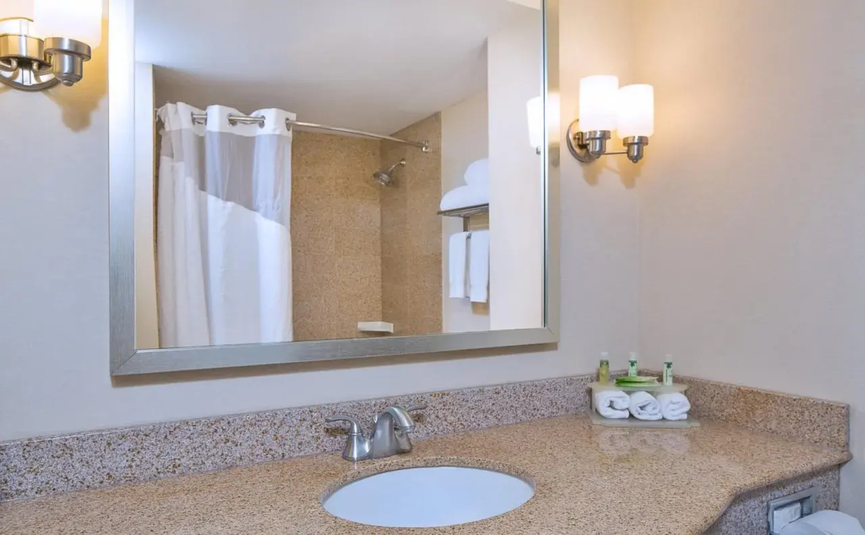 Holiday Inn Express Hotel & Suites Ottawa Airport by IHG