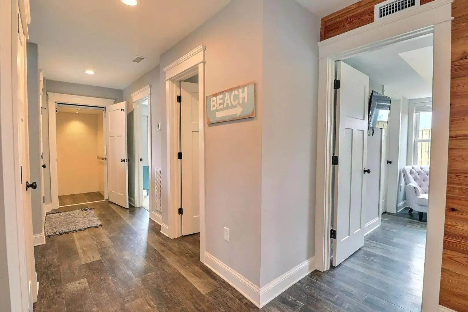 4059 - Bikinis & Martinis