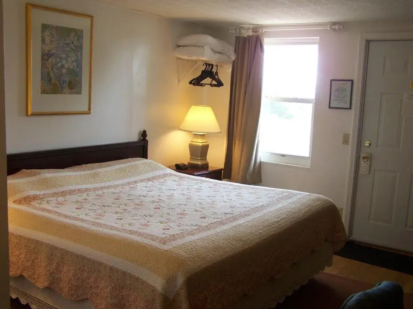 Golden Knight Inn and Suites