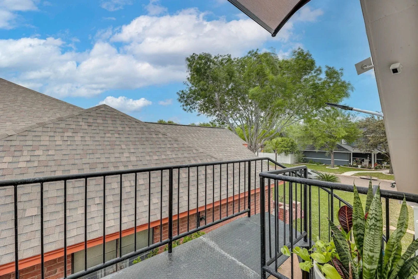 Edinburg Escape w/ Smart TV Near Firemen's Park!