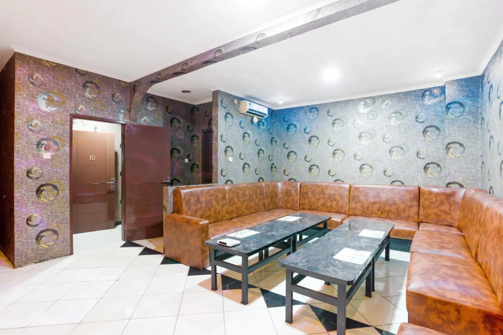 Hotel Addict by RedDoorz