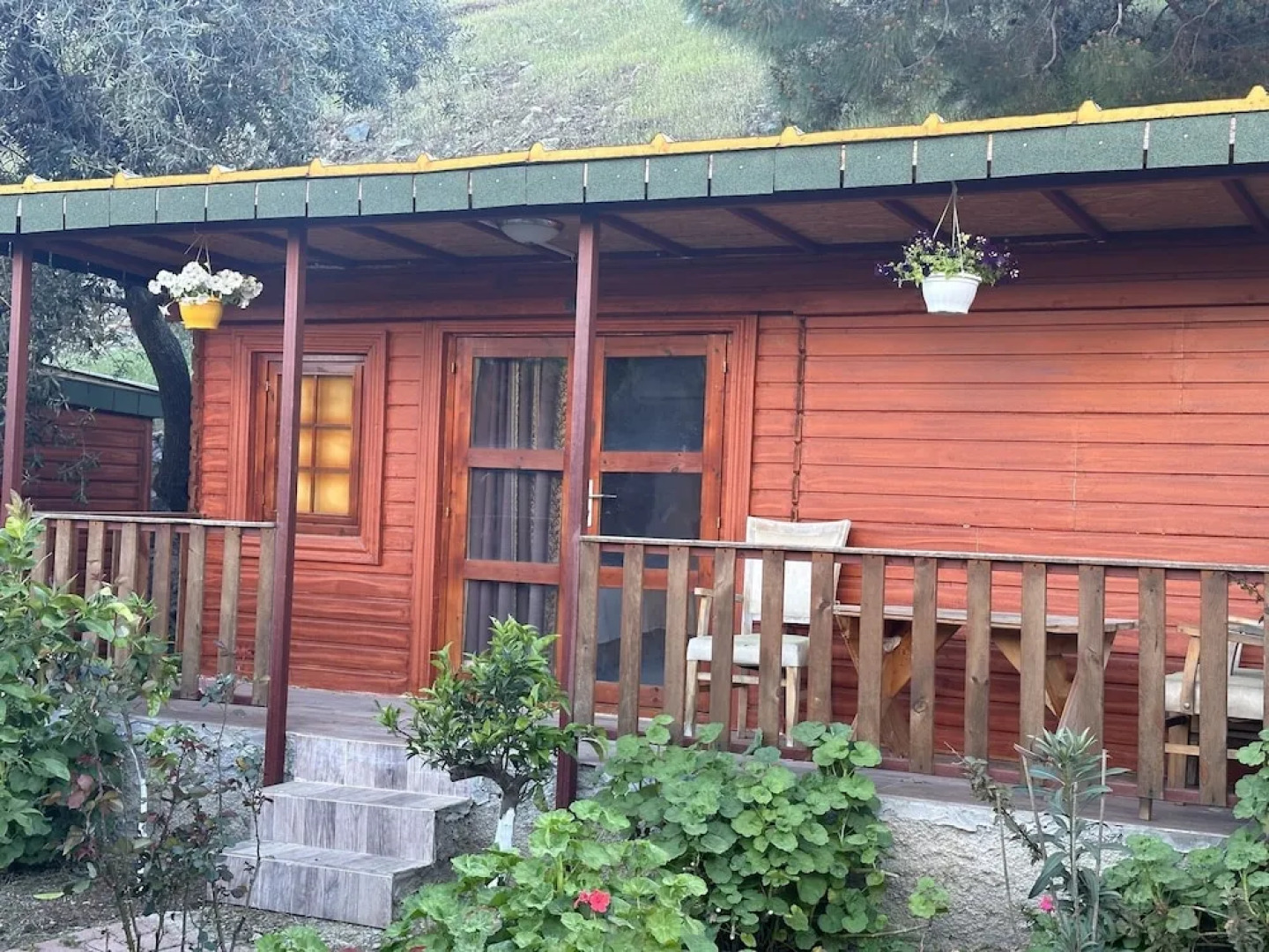 Felicity Hotel & Bungalows