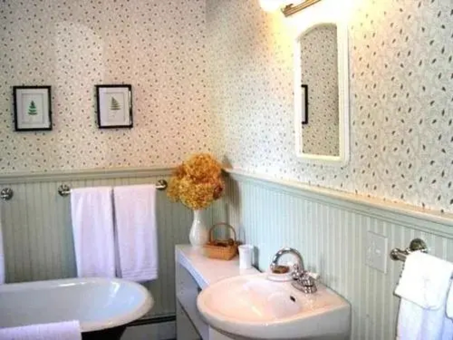 Eddington House Inn - Bed And Breakfast - Adults Only