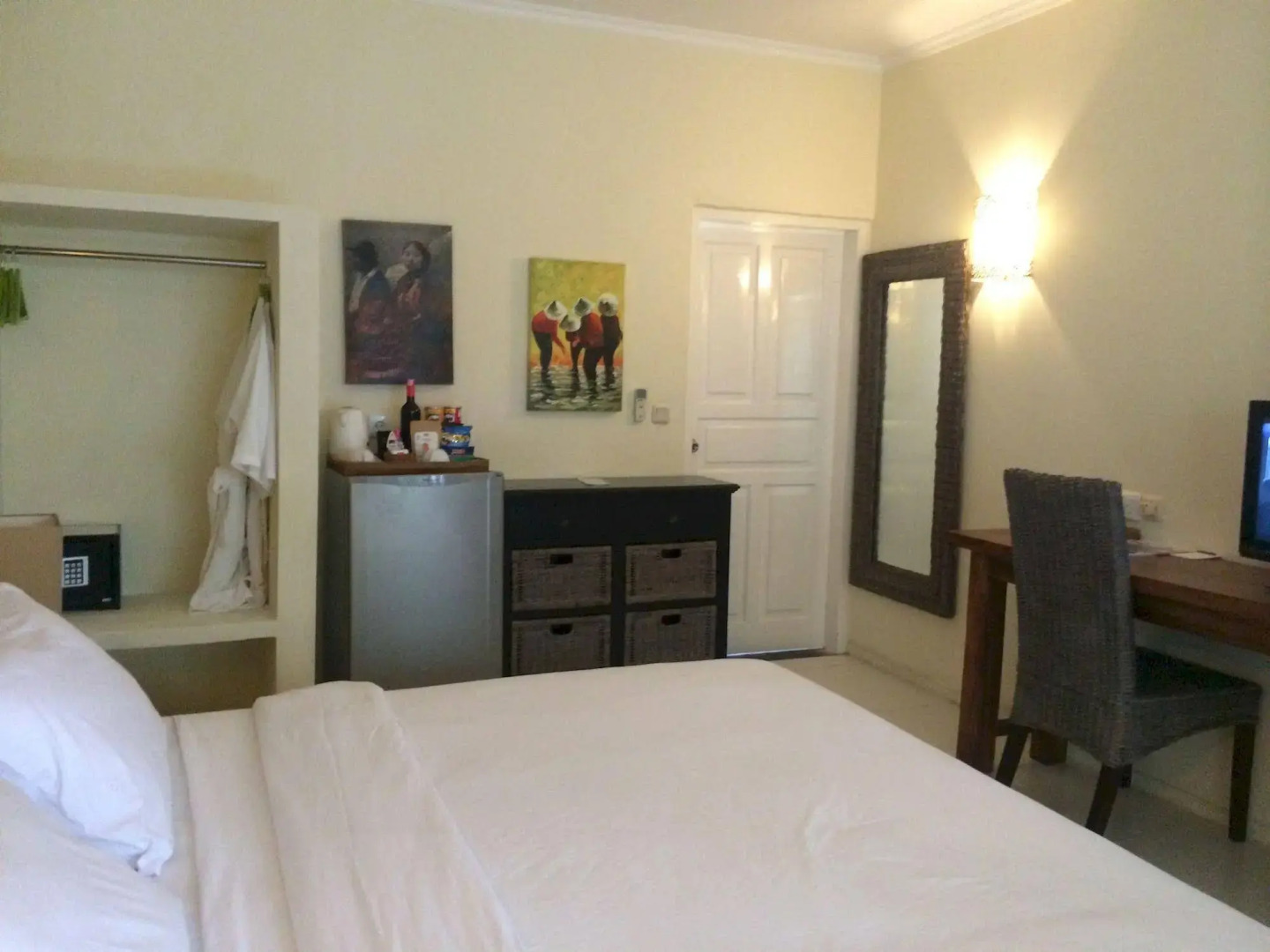 Scallywags Mango Motel