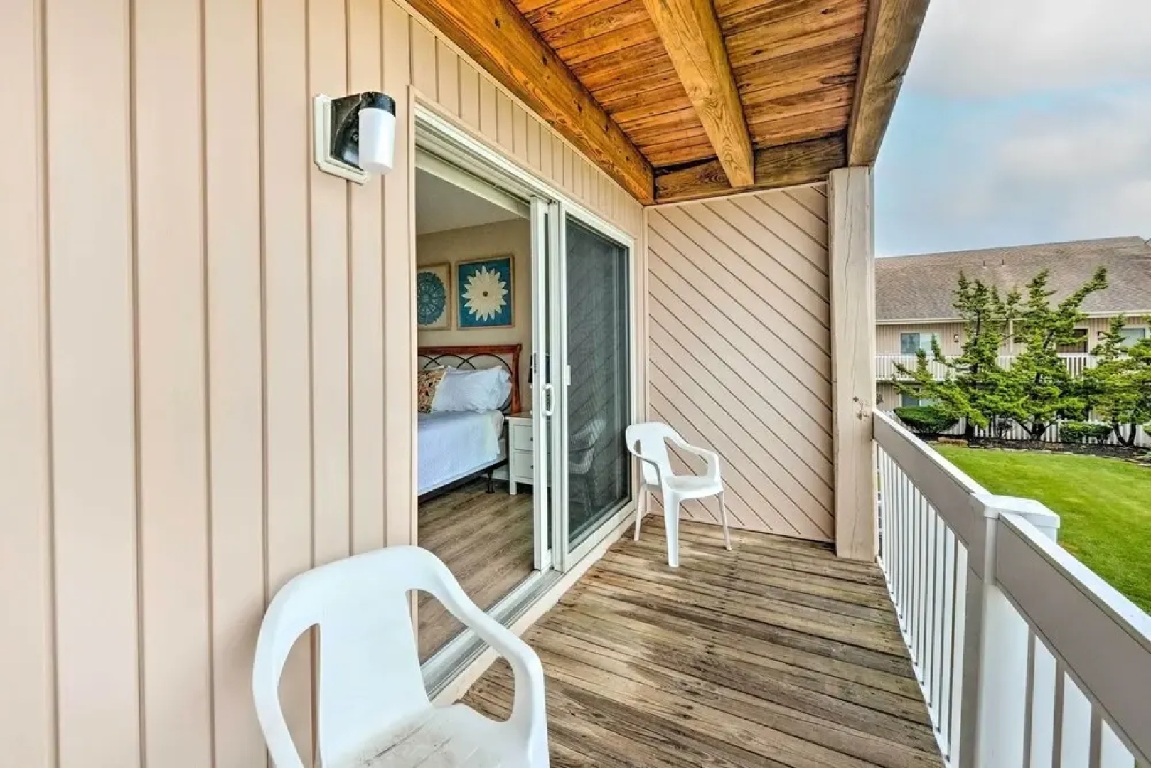 Brigantine Condo w/ Beach Access & Pool Views