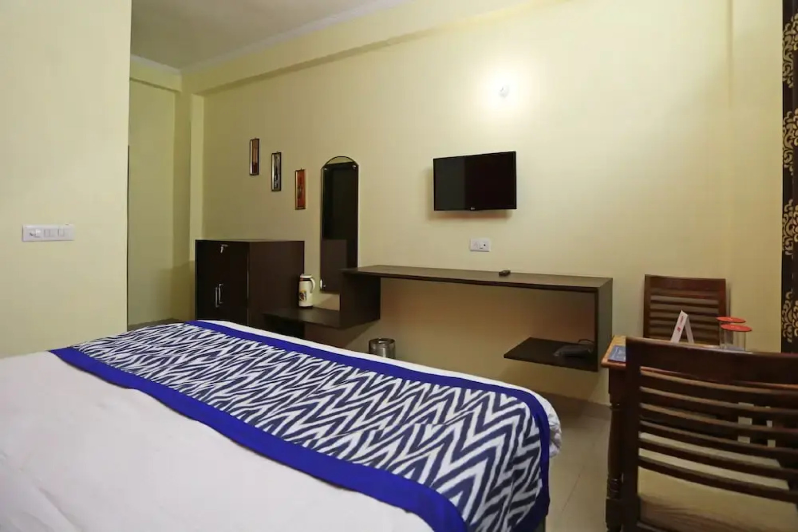 OYO 4734 Hotel Sapphire