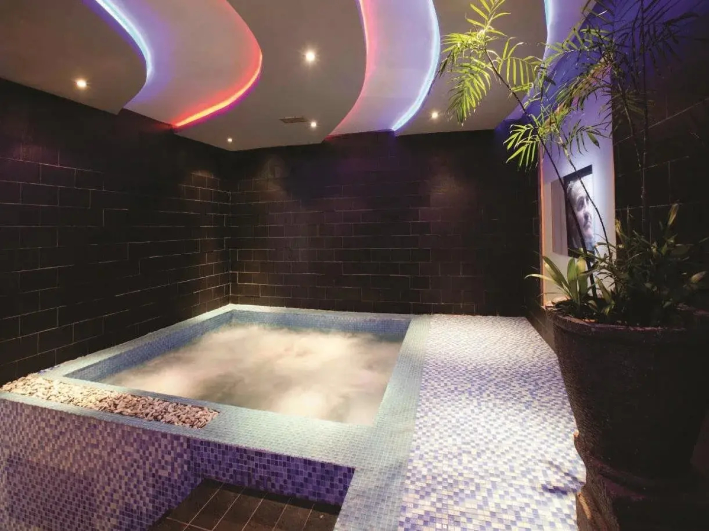 Blue Atlantic International Hotel