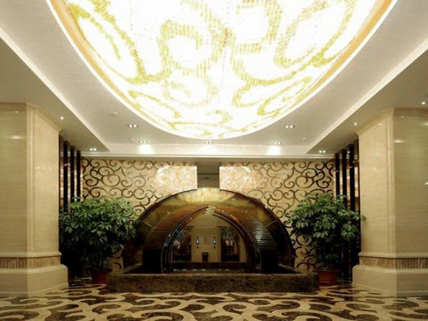 Golden Splendid Hotel Gynn