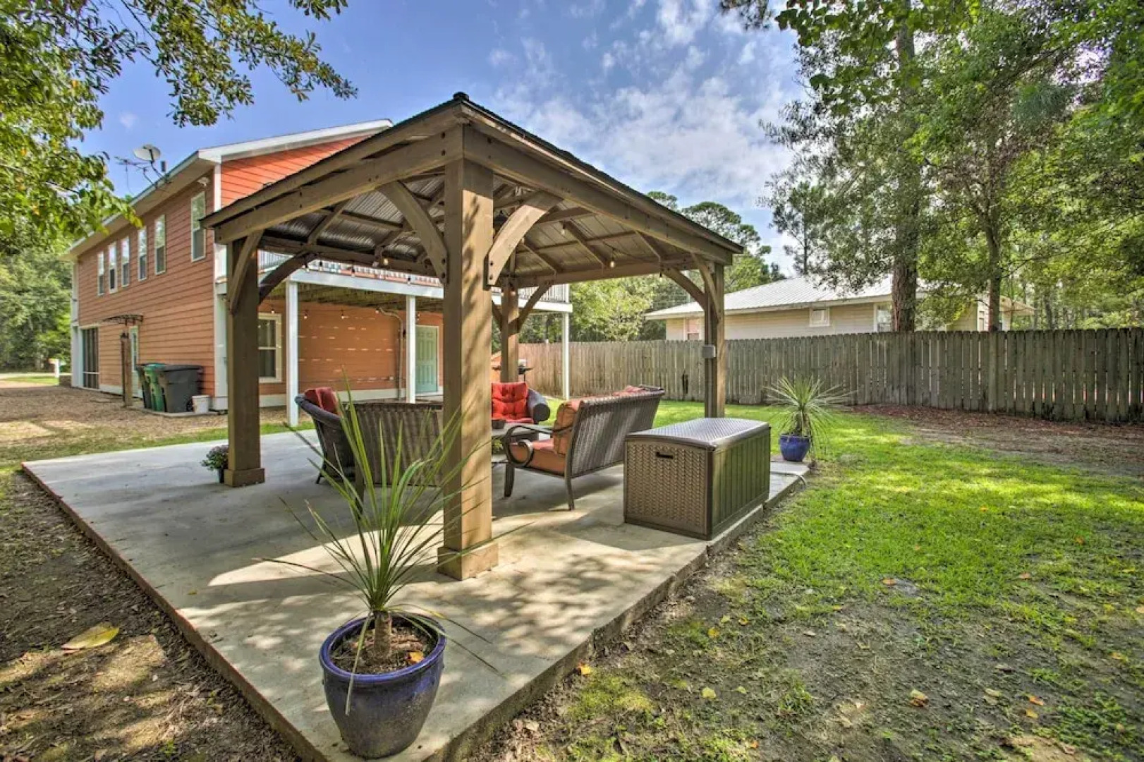 Waveland Family House, 4-minute Drive to the Beach