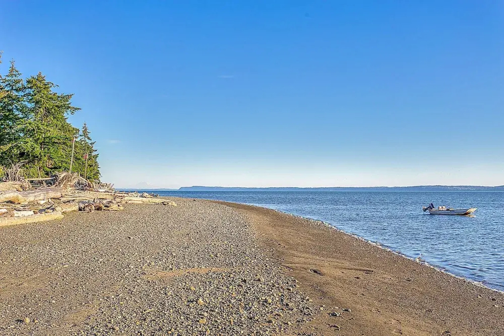 Beach and Blvd Bungalow on Sundin Beach by RedAwning