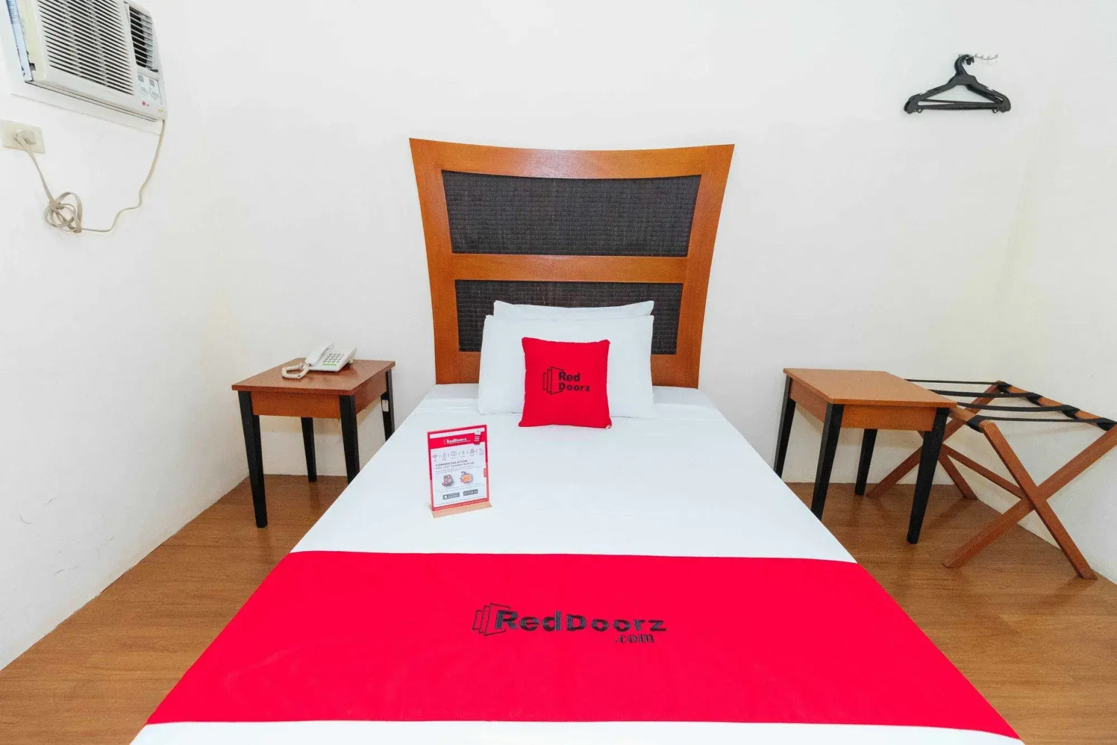 RedDoorz @ Amorsolo Makati