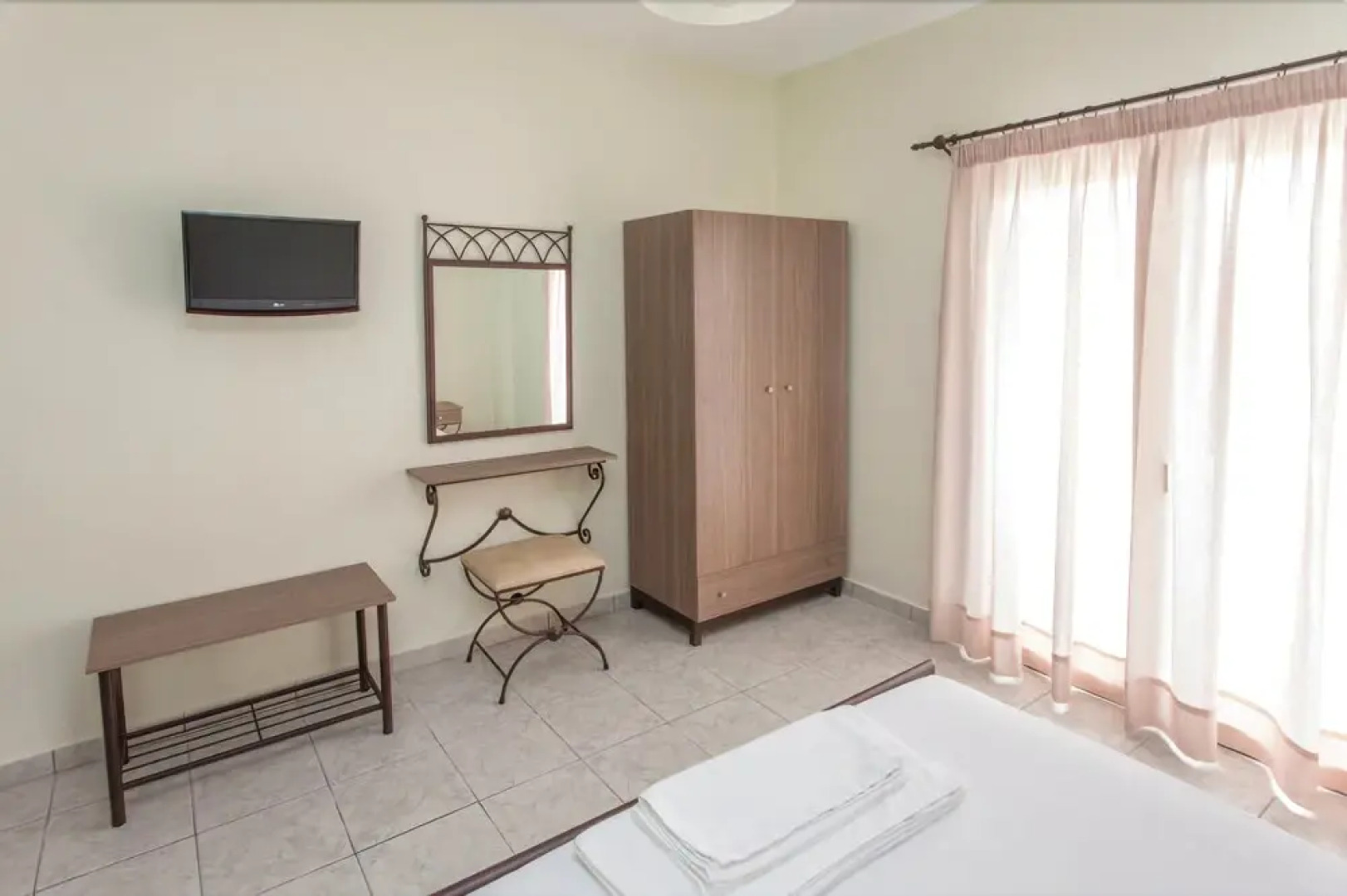 Konstantinos Hotel & Apartments 2