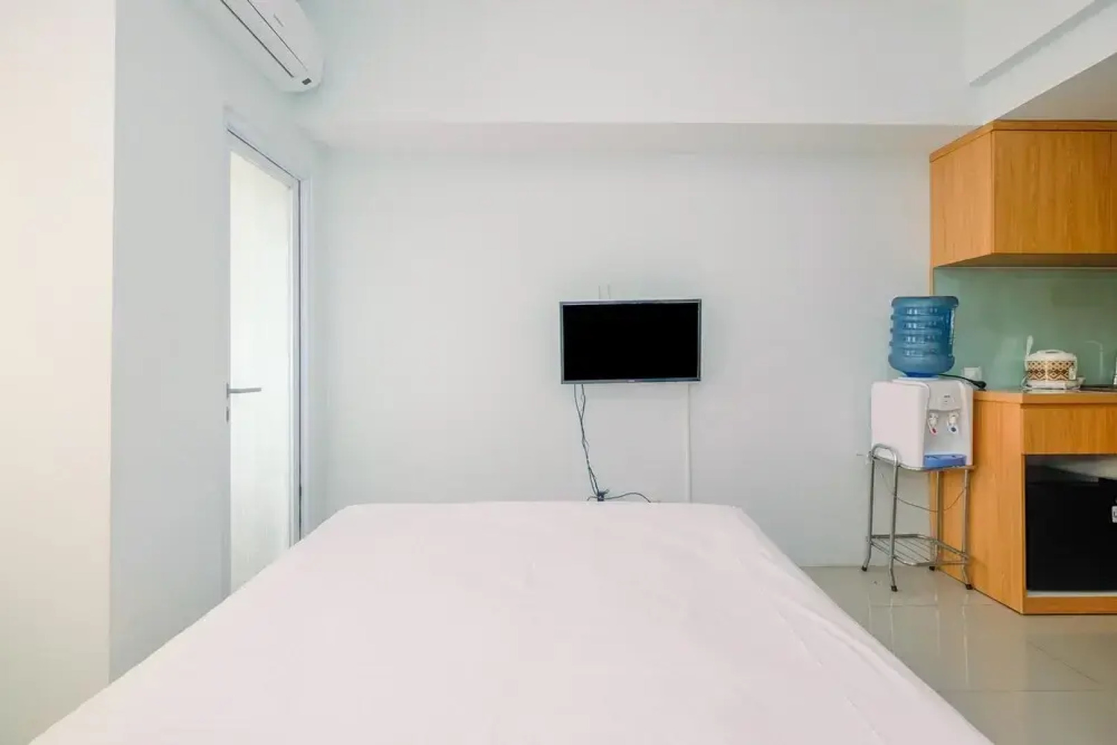 Modern Style Studio Tamansari Mahogany Apartment with City View