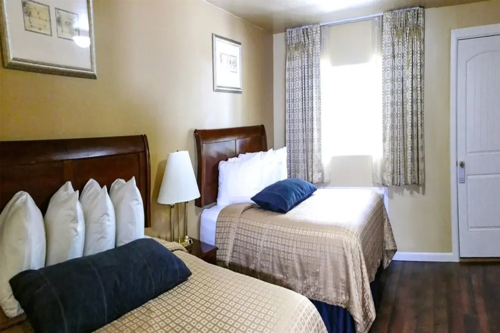 Abram Inn & Suites