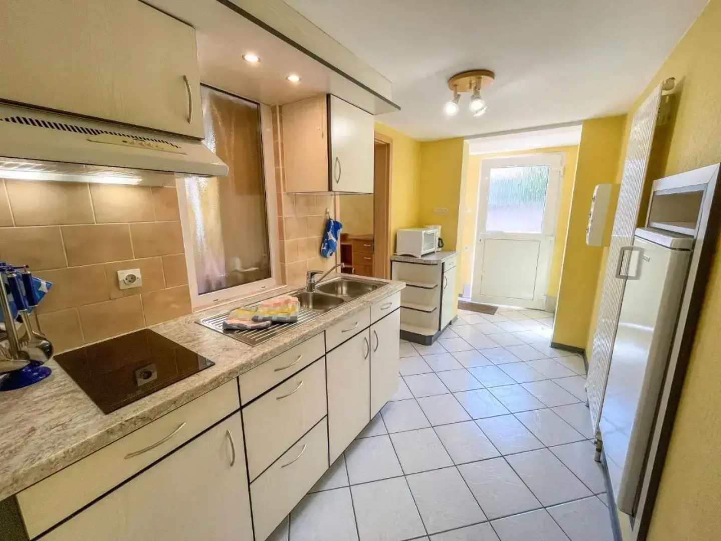 Residence Jaune Et Rose