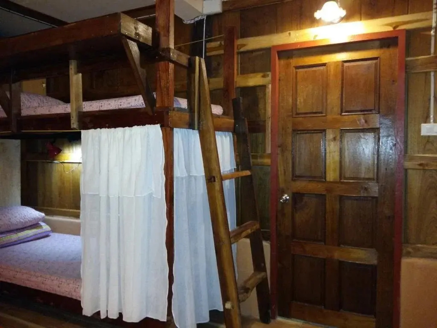 Inthanon Hostel - Adults Only