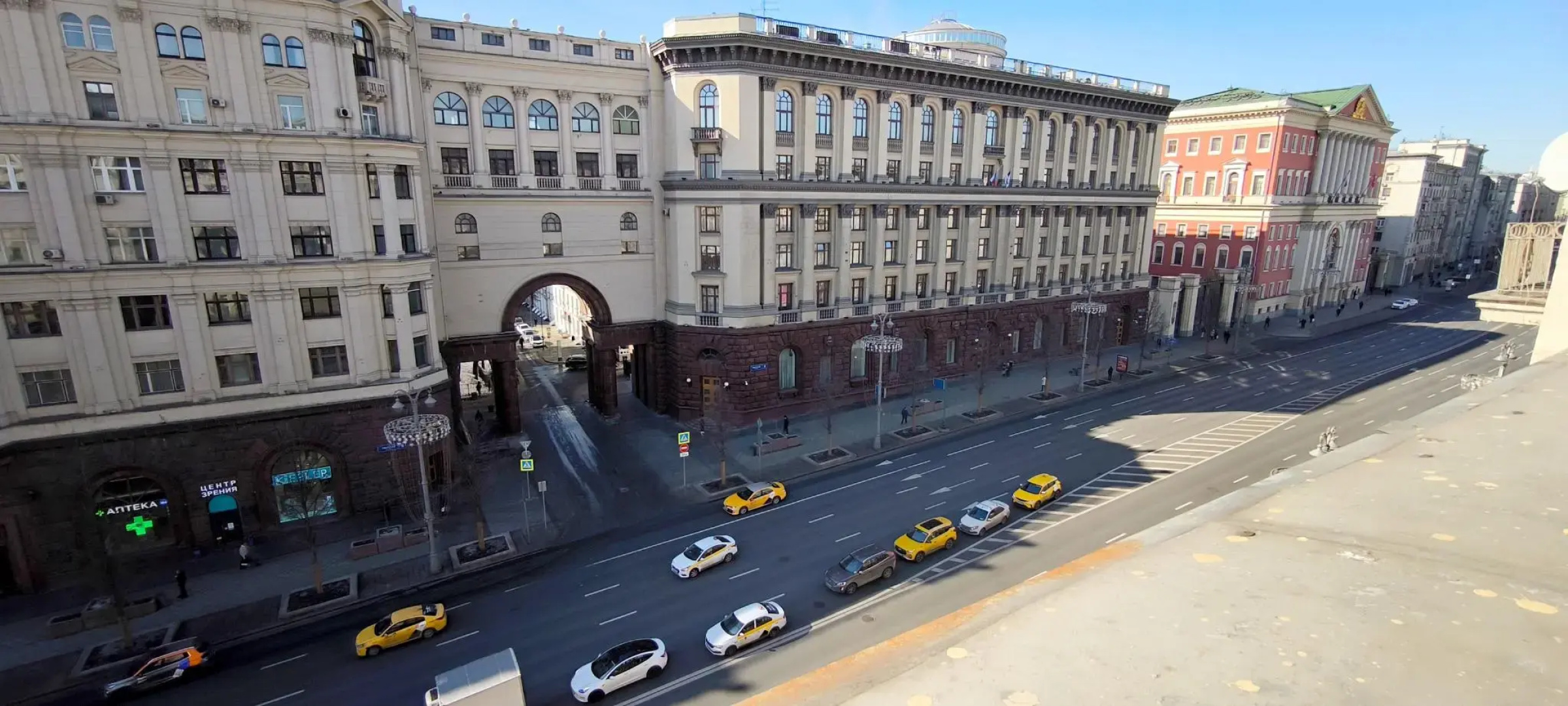 Tverskaya Street (Тверская Стрит) на улице Тверская 6 строение 1