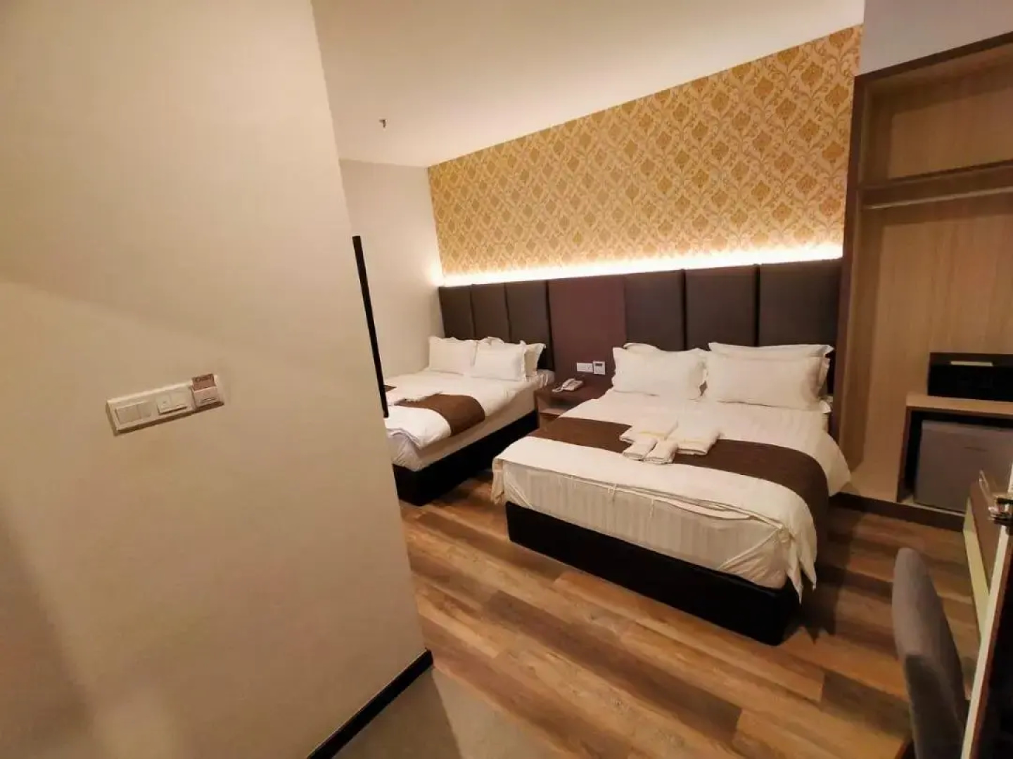 Spring Season Hotel