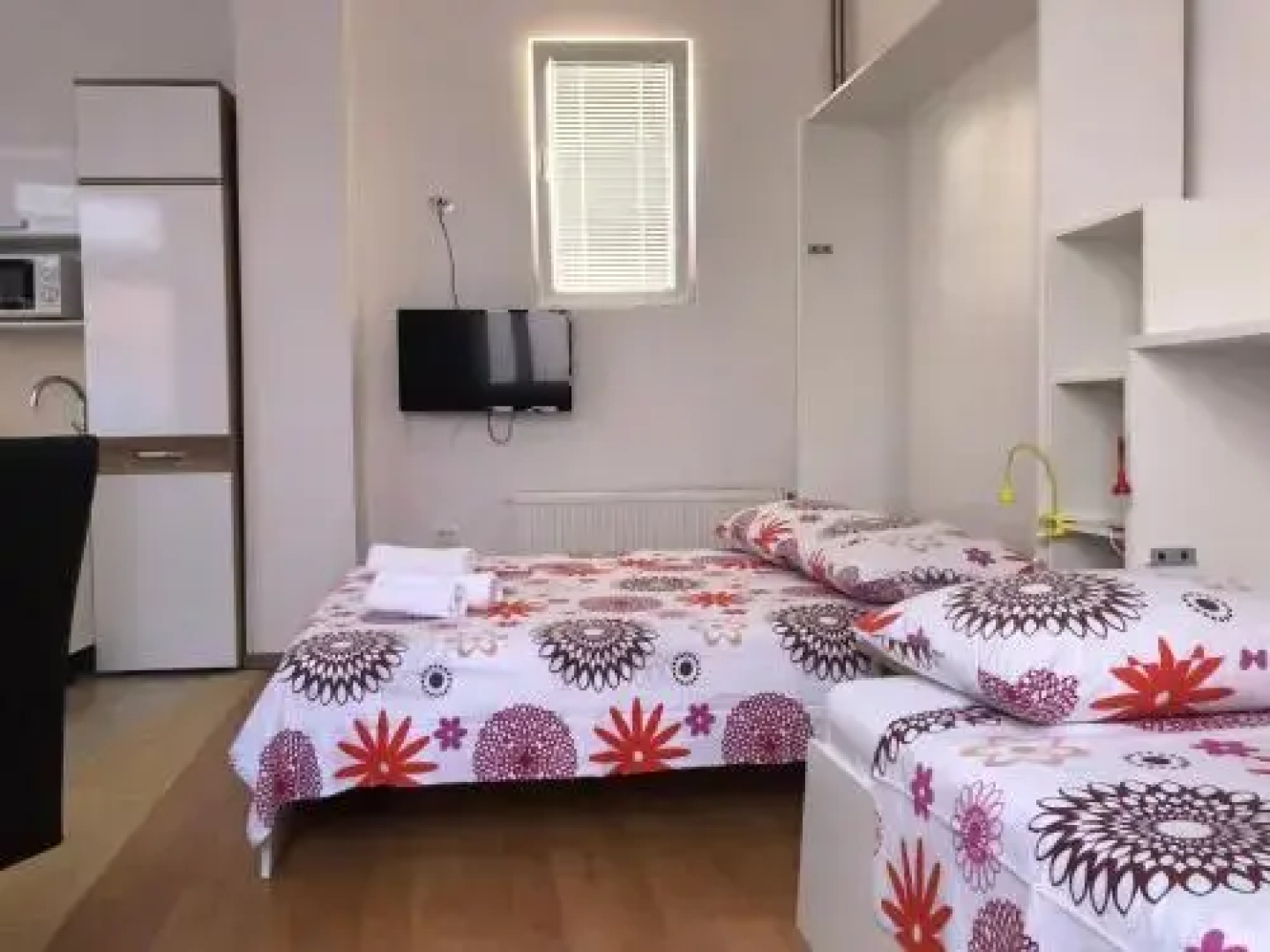 Apartments & Rooms Nardin