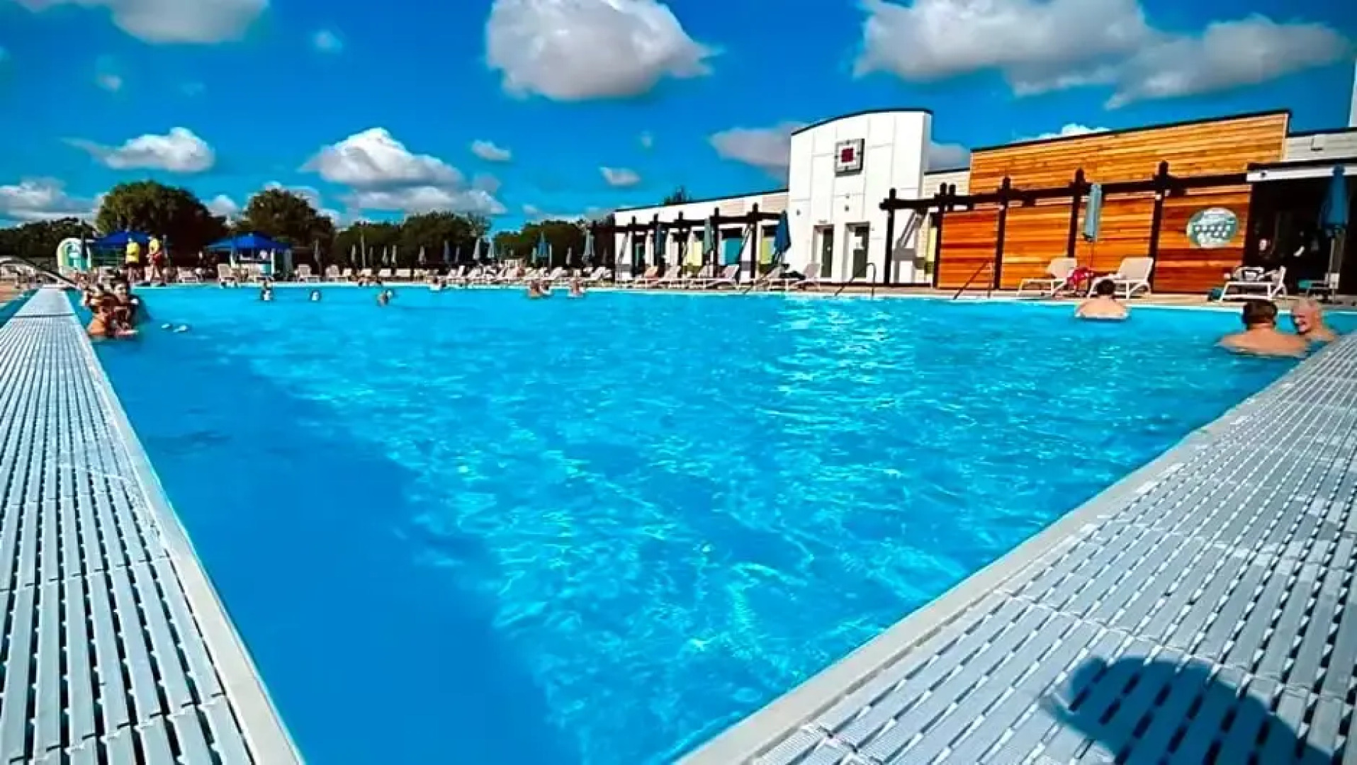 The Luxury break Sleeps 6 at 44 Kingfisher Court South facing