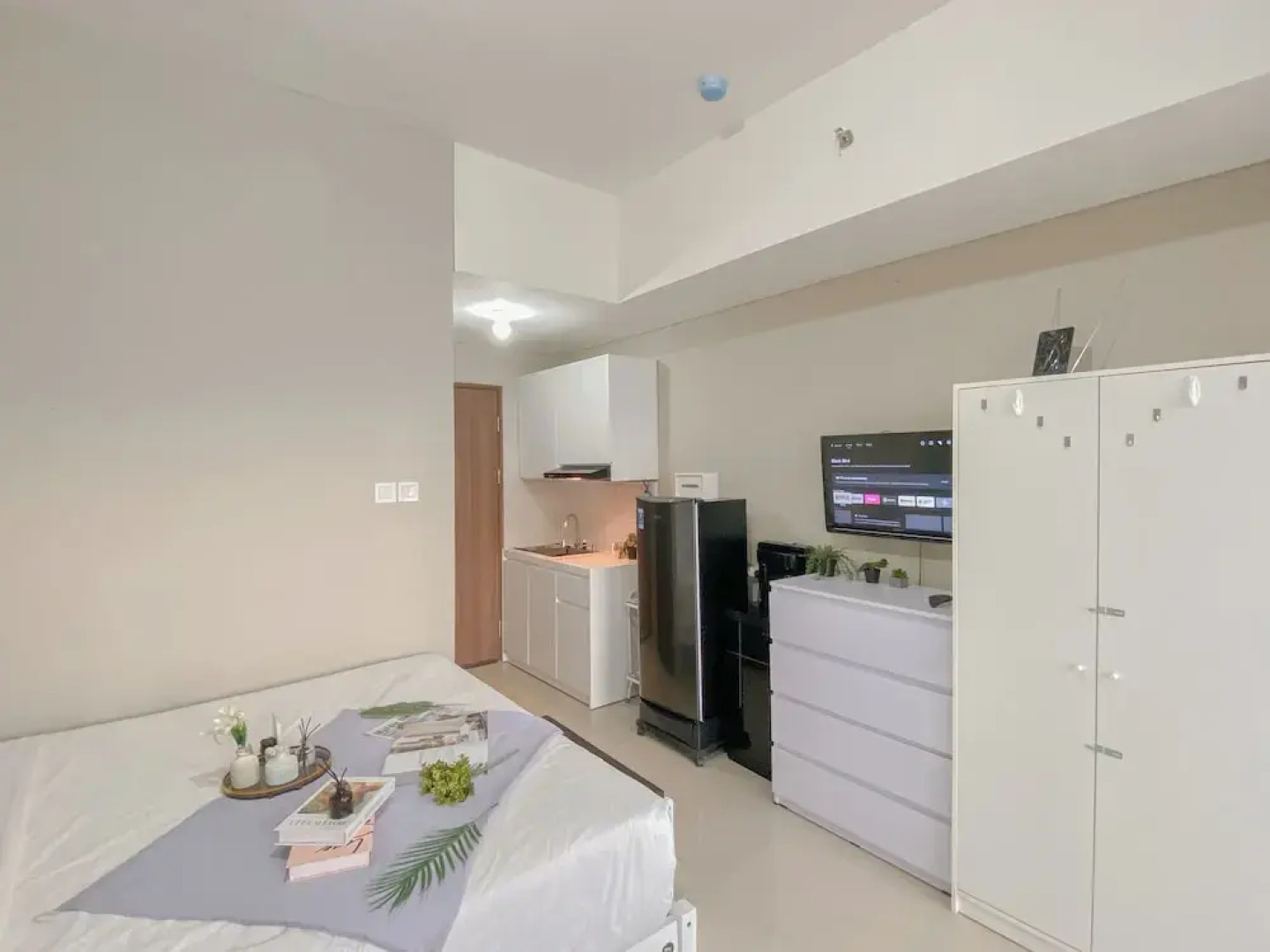 Comfy Studio At Lrt City Sentul - Royal Sentul Park Apartment