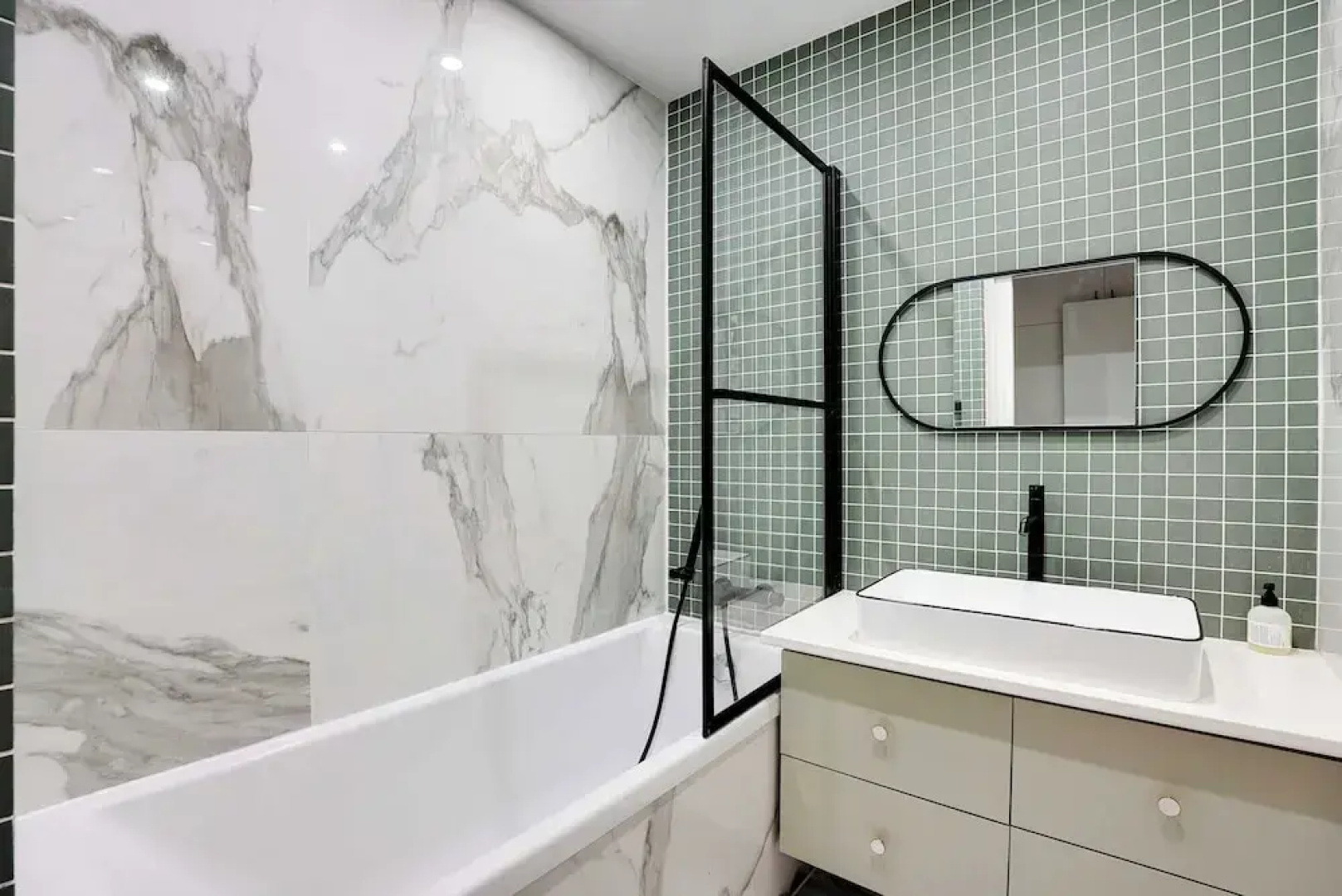 Modern, Spacious Apartment Just Outside Paris