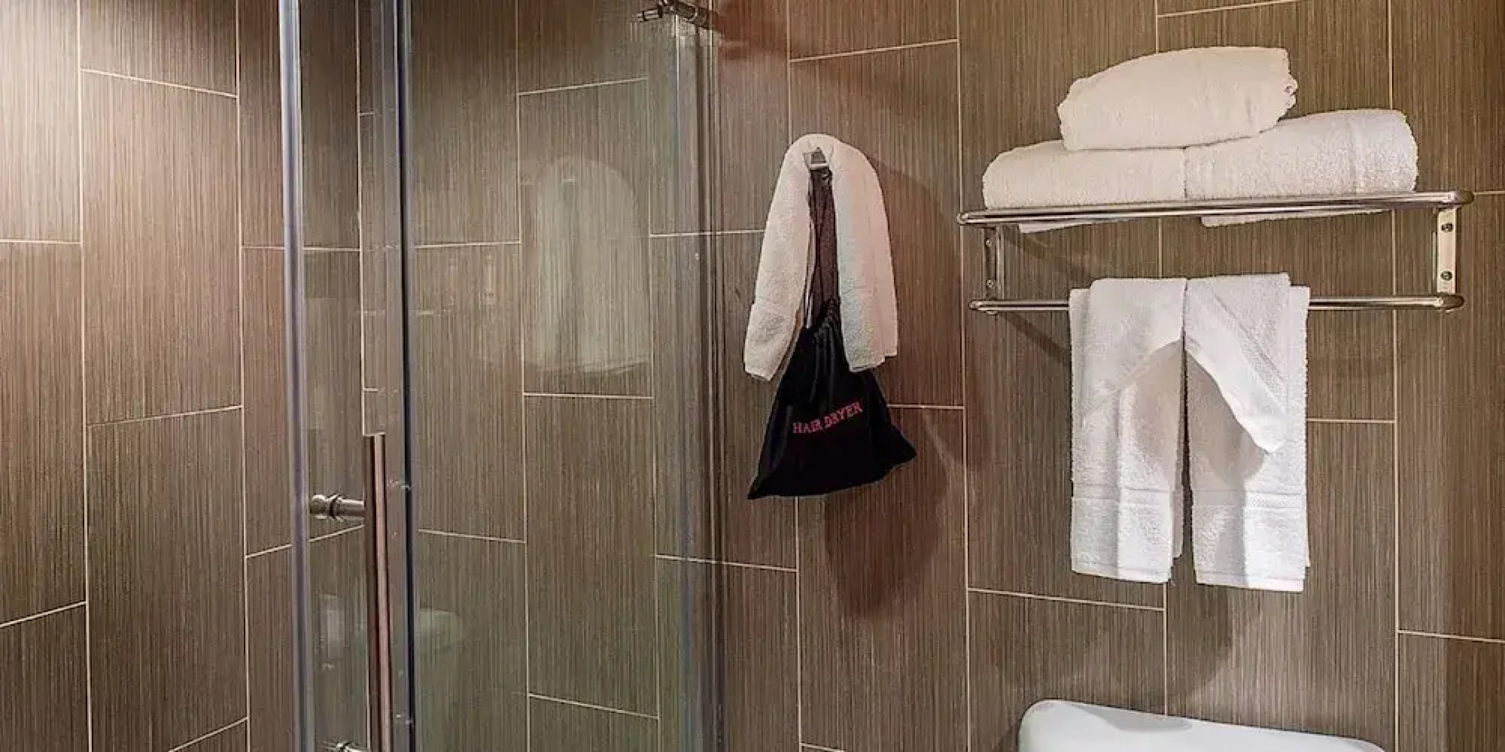 HoteLumière at The Arch