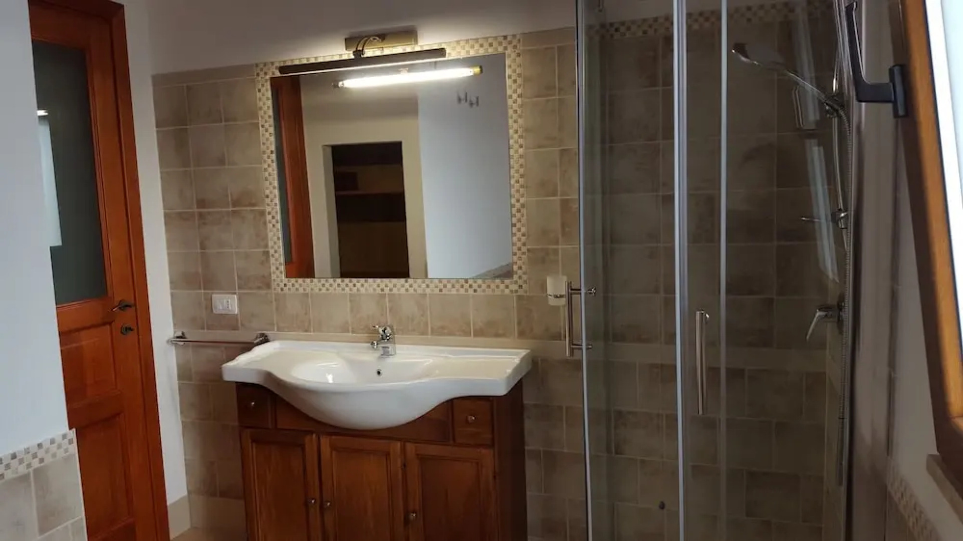 House With 5 Bedrooms in Olia Speciosa, With Furnished Terrace and Wif