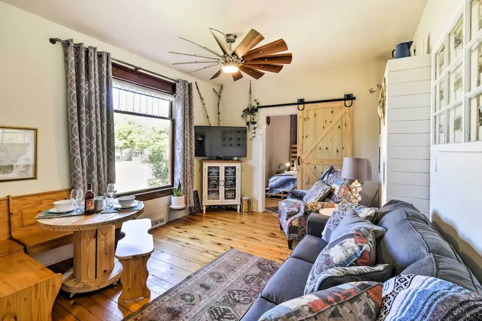 Walk to Dtwn Shops & Eats: Sturgeon Bay Retreat