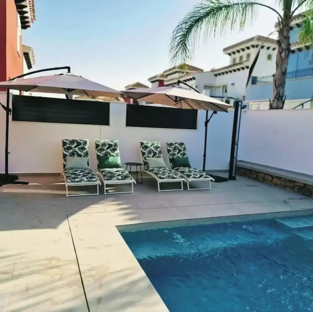 Stunning 2 bed Villa With Private Salt Water Pool