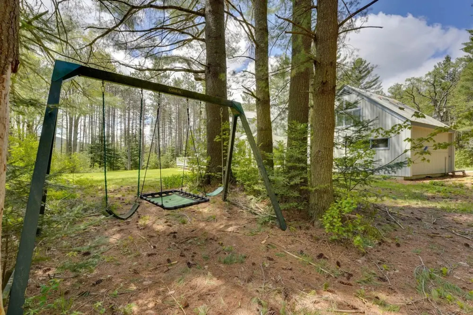 Mendon Home w/ Hot Tub, Fire Pit & Near Skiing!