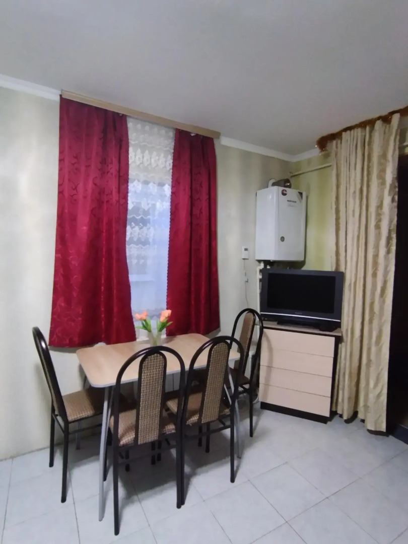 Дом около парка