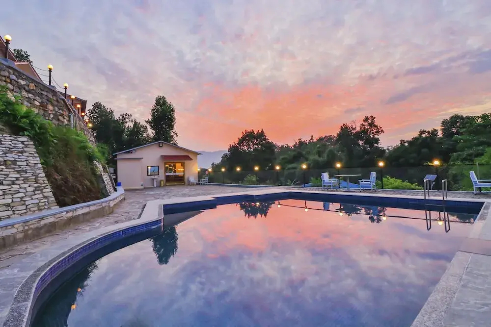Capital O 653 Seven Lakes Resort
