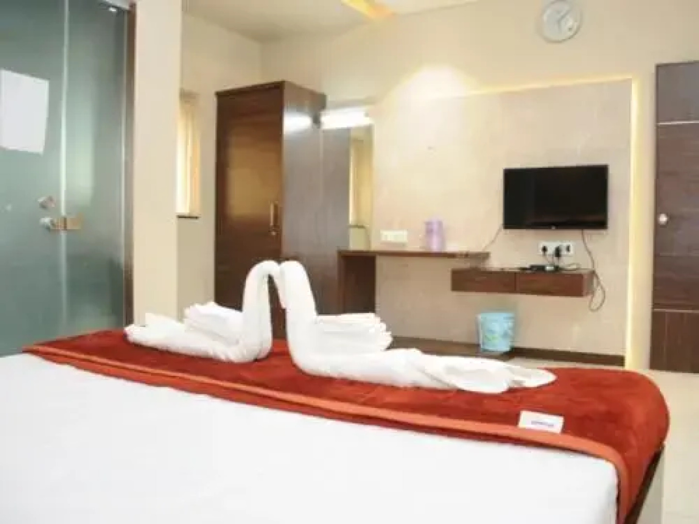 Hotel Om Palace And Party Plot