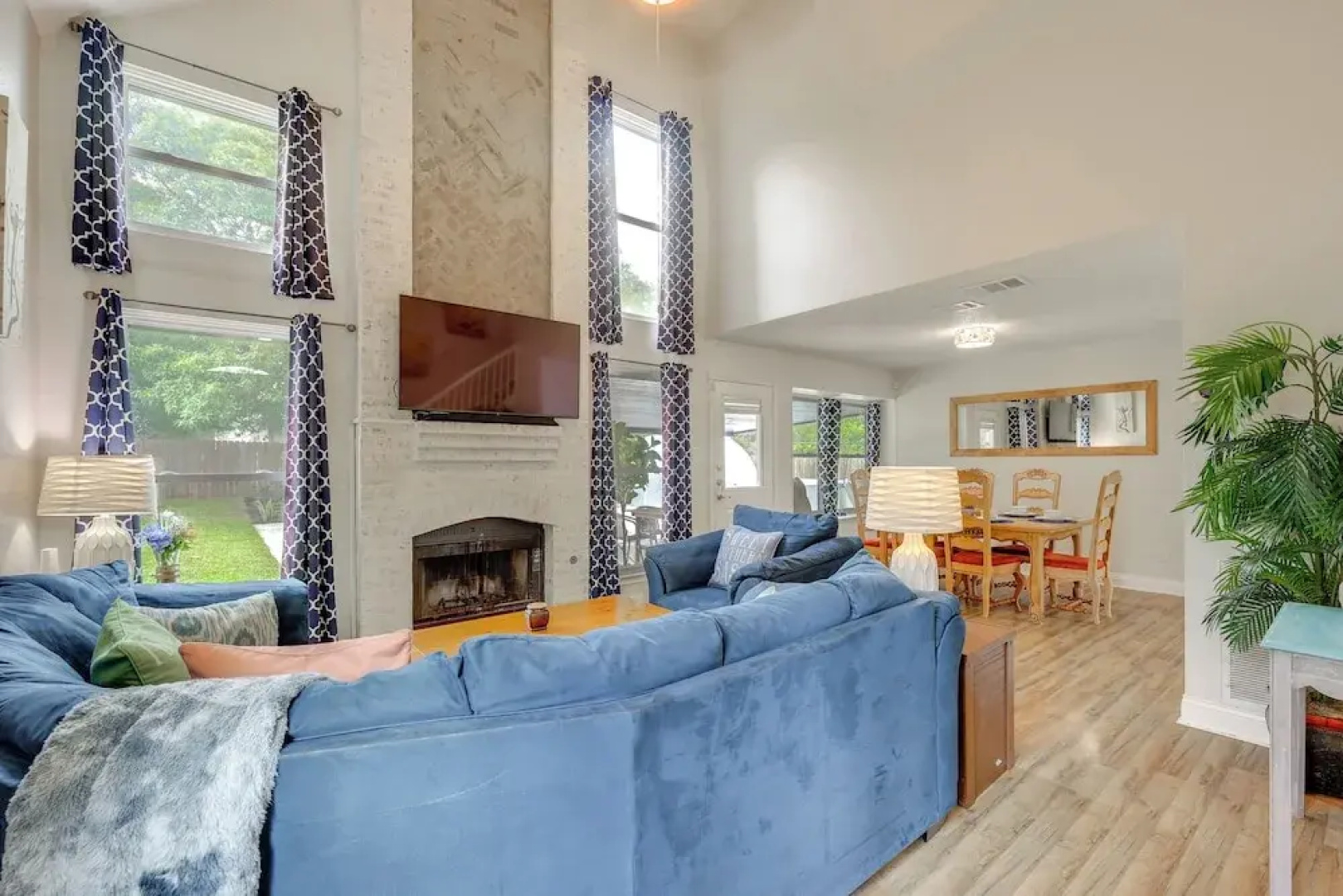 Hot Tub & Game Room: Spacious Live Oak Home!