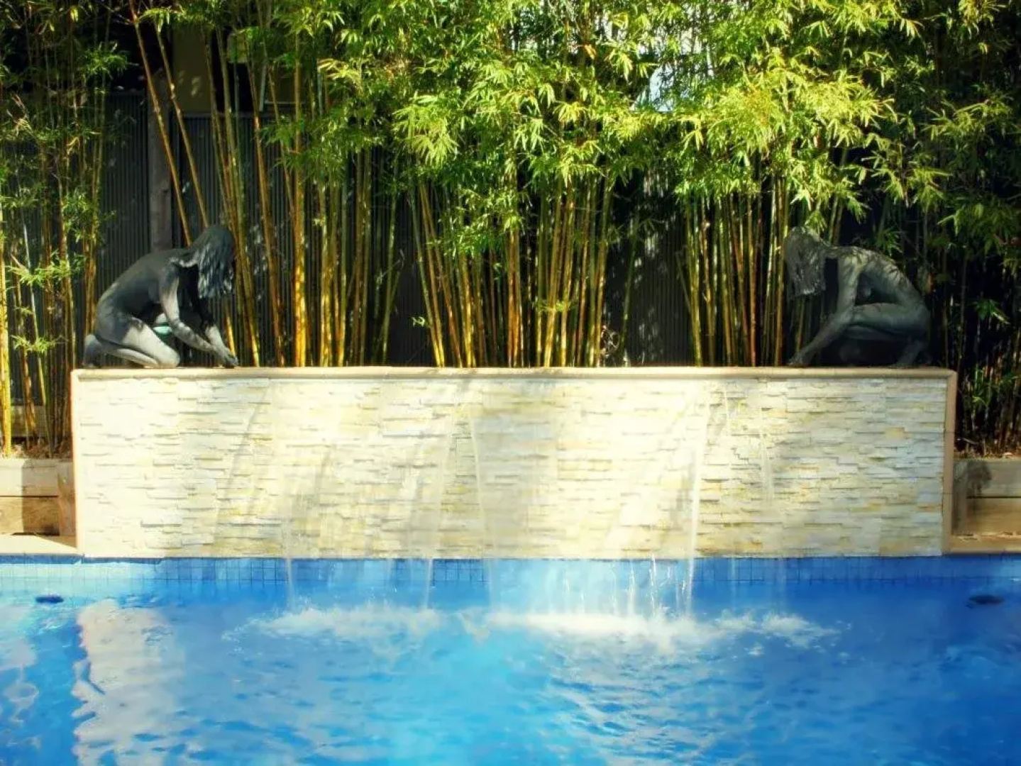 CocknBull Boutique Hotel