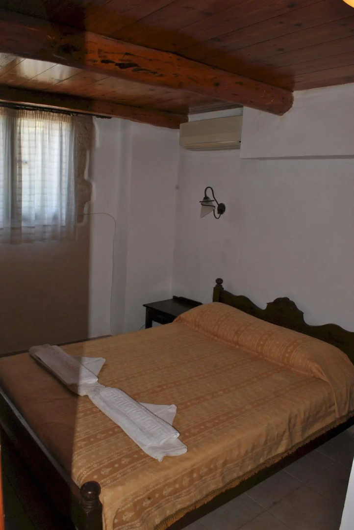 Skandalis Traditional Suites