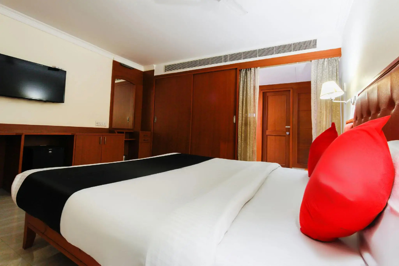 Capital O 49170 King's Royal Palace