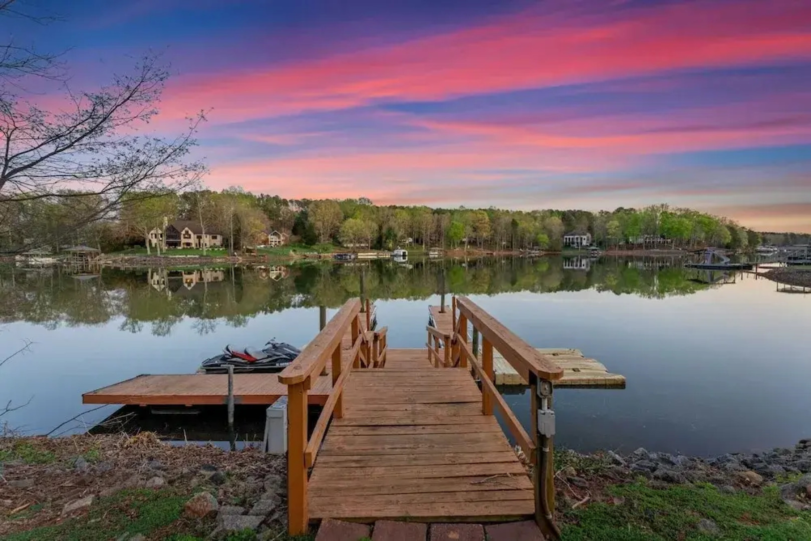 Sleeps 22, Lakefront w/ Private Dock & Pool, 2 Houses Lake Living by Avantstay