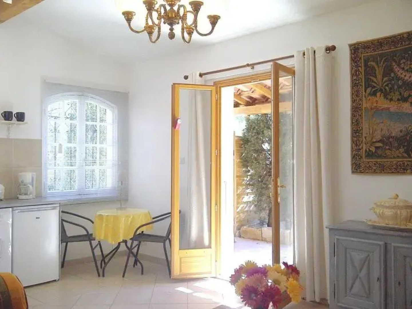 Villa with Pool in Provence -Villa Romantique Sleeps Up To 12+4 in Optional Gite