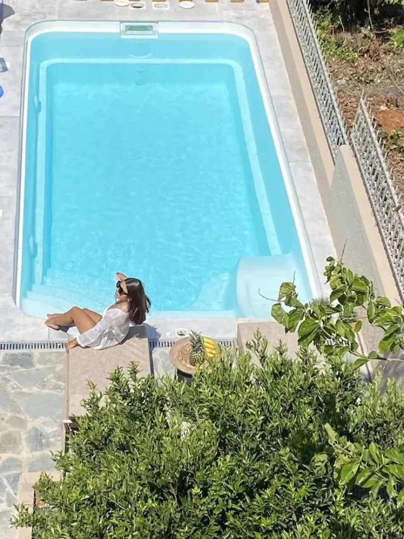 Oniropetra Luxury Suites