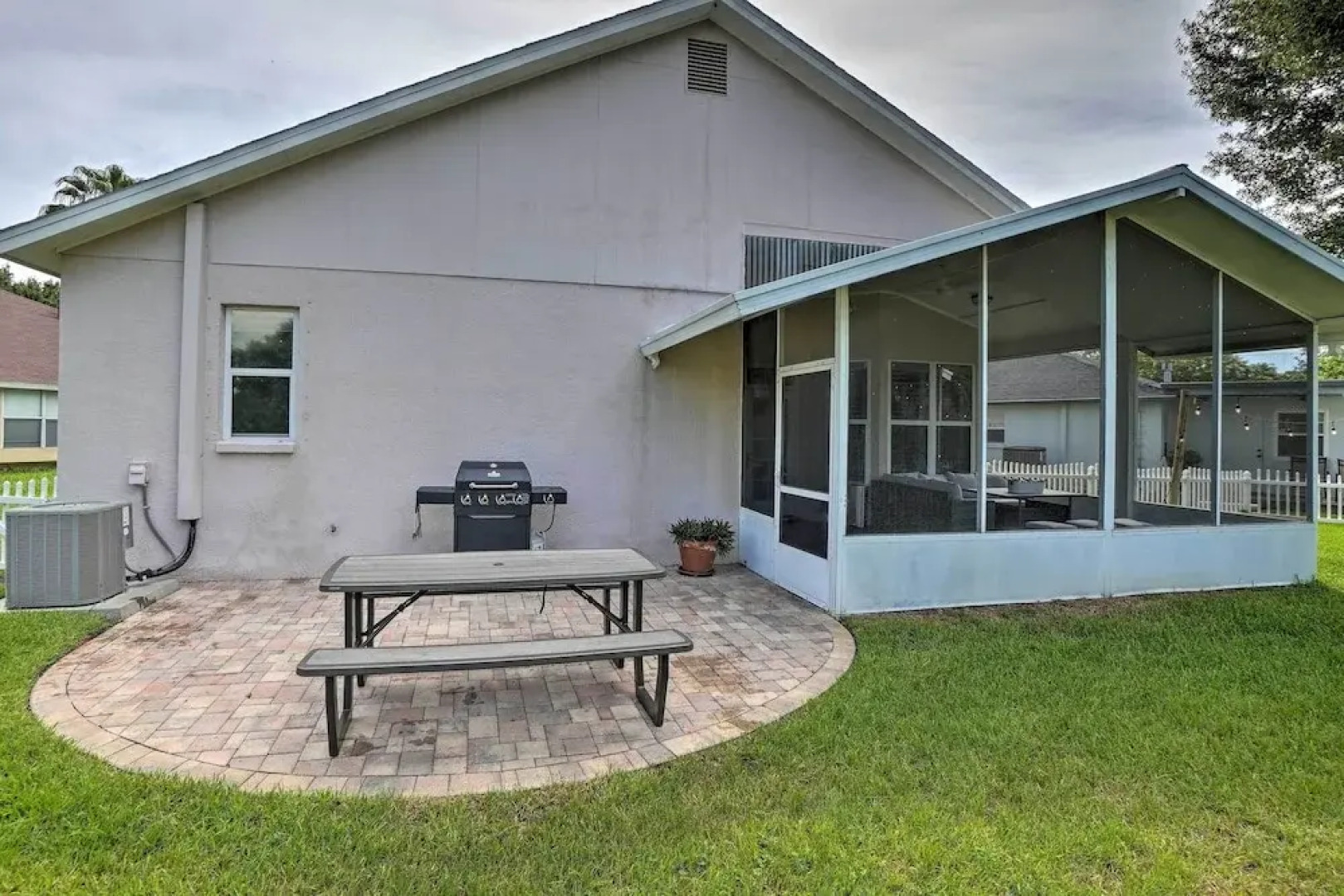 Sunny Brandon Getaway w/ Fire Pit!