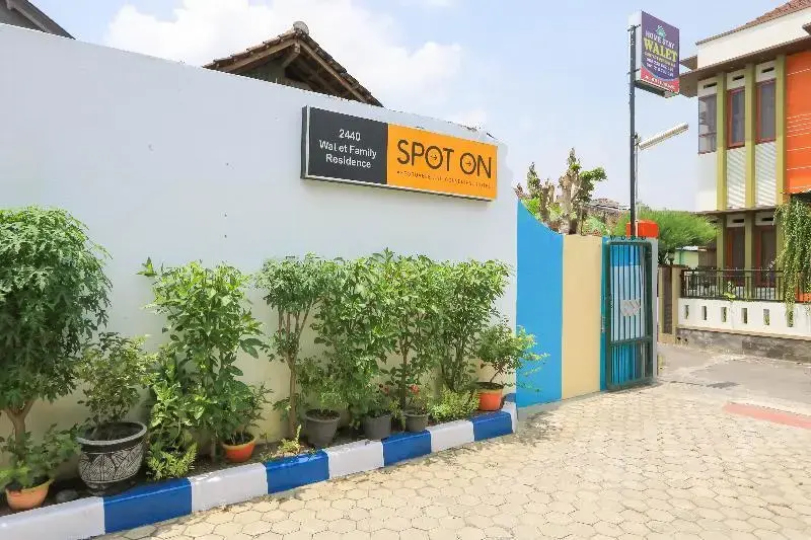 SPOT ON 2440 Wallet Family Residence