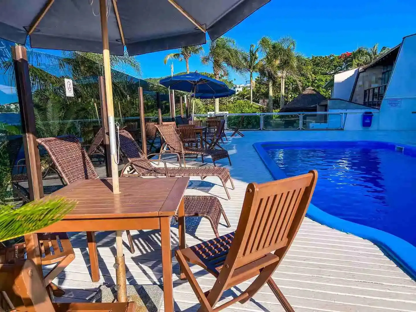 Bombinhas Blue Suítes