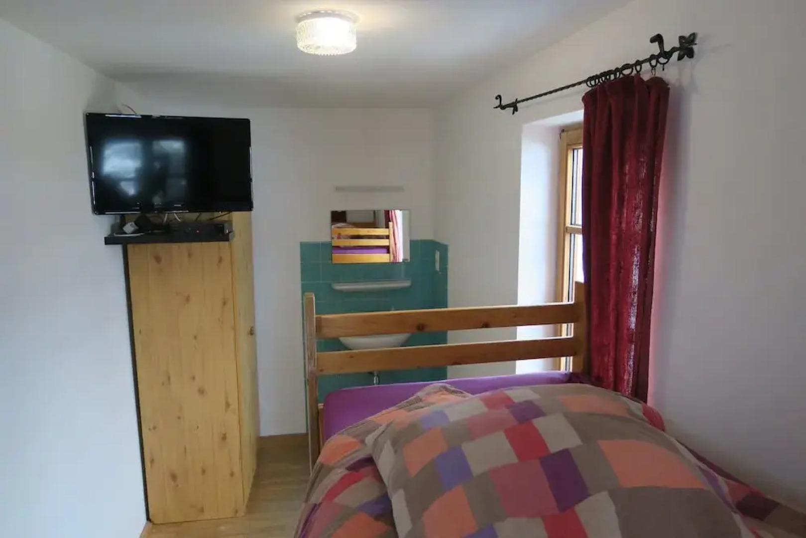 SnowBunnys BackPackers Hostel